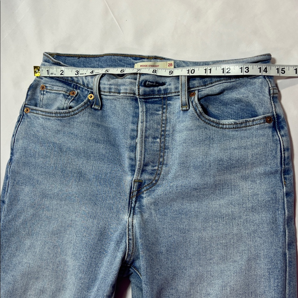 Levi’s women’s wedgie straight size 28 - Picture 3 of 10